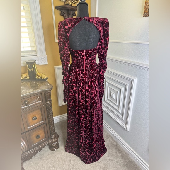 Elegant Red Velvet Floral Dress - Picture 6 of 16